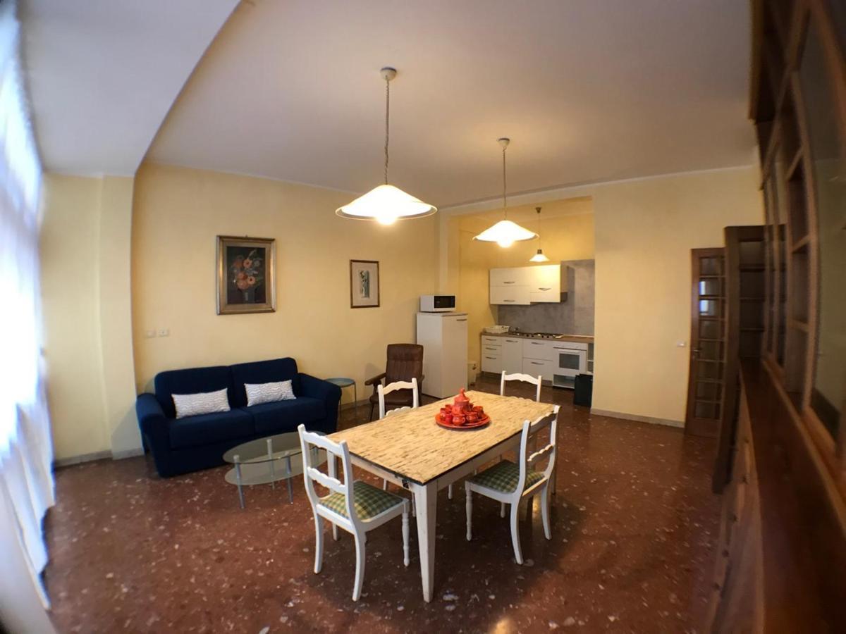 Ponte Vecchio 4 Bedrooms Firenze Bagian luar foto